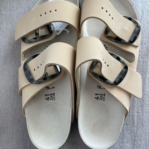 NWT Birkenstock big buckle sandals size 10 W 9 M almond